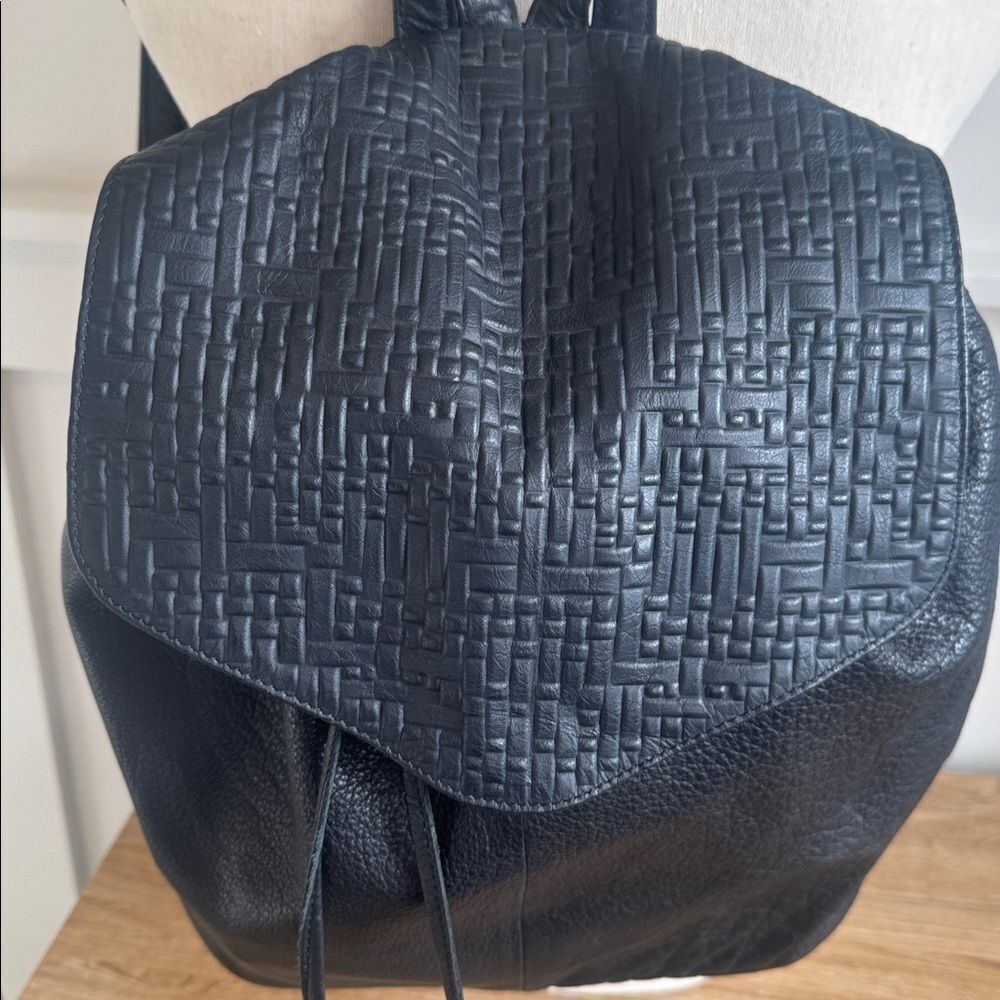 Anthropologie DAY & MOOD Black Leather Backpack Sleek Minimalist Chic Casual EUC - Picture 4 of 16